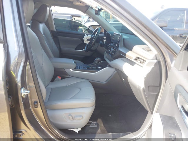 Продаж на аукціоні авто 2021 Toyota Highlander Xle, vin: 5TDHZRAH5MS532462, номер лоту: 43779421