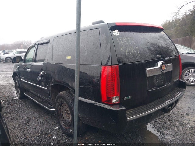 2011 CADILLAC ESCALADE ESV 1GYS4HEF6BR121486 Photo 2