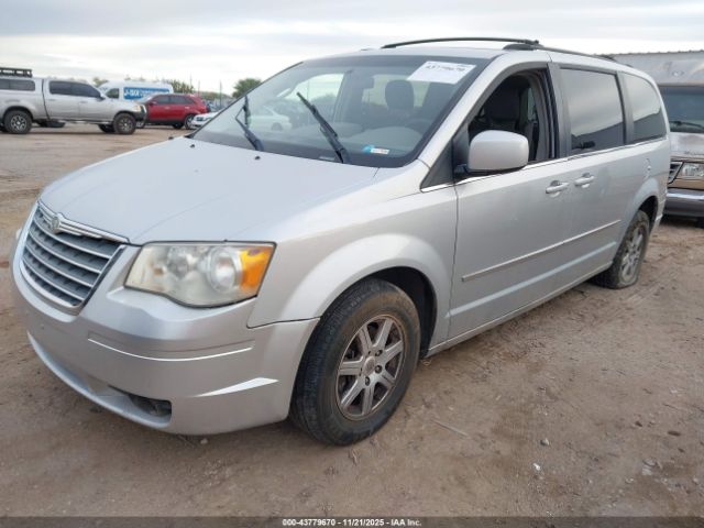2010 CHRYSLER TOWN & COUNTRY 2A4RR5D15AR252812 Photo 1