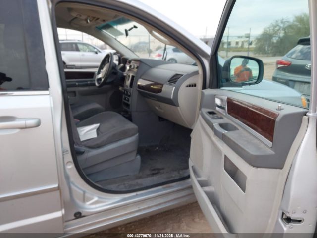 2010 CHRYSLER TOWN & COUNTRY 2A4RR5D15AR252812 Photo 4