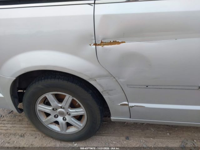 2010 CHRYSLER TOWN & COUNTRY 2A4RR5D15AR252812 Photo 5