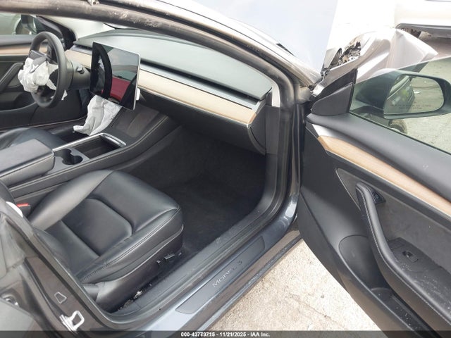 2022 TESLA MODEL 3 5YJ3E1EB0NF186565 Photo 4