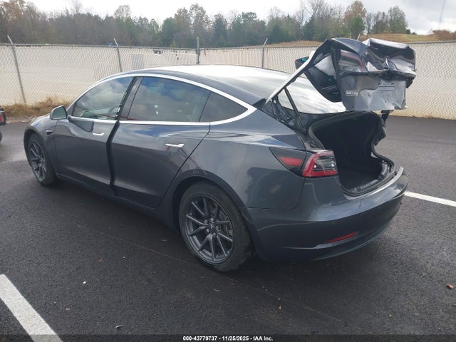 2018 TESLA MODEL 3 5YJ3E1EBXJF183943 Photo 2