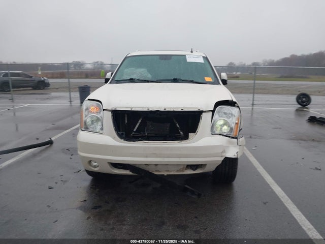 2013 Gmc Yukon Xl 1500 Denali მანქანა იყიდება აუქციონზე, vin: 1GKS2MEF7DR368916, აუქციონის ნომერი: 43780067