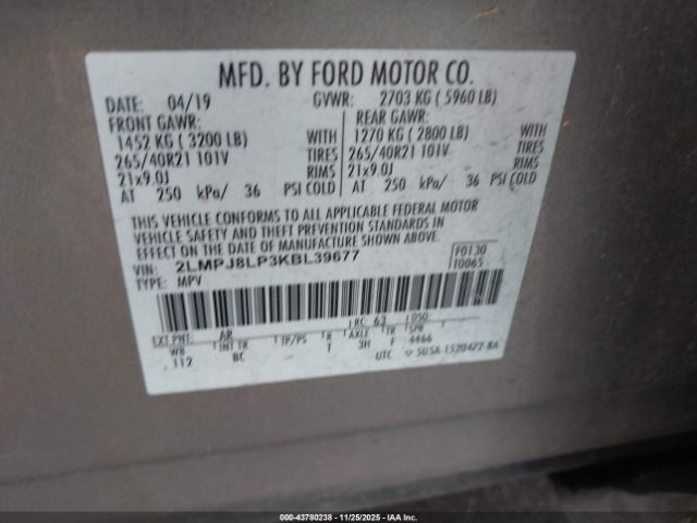 2019 LINCOLN NAUTILUS 2LMPJ8LP3KBL39677 Photo 8