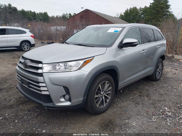 5TDJZRFHXJS539252 Toyota Highlander Xle