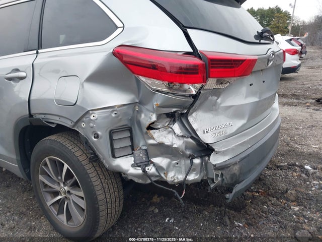 5TDJZRFHXJS539252 Toyota Highlander Xle