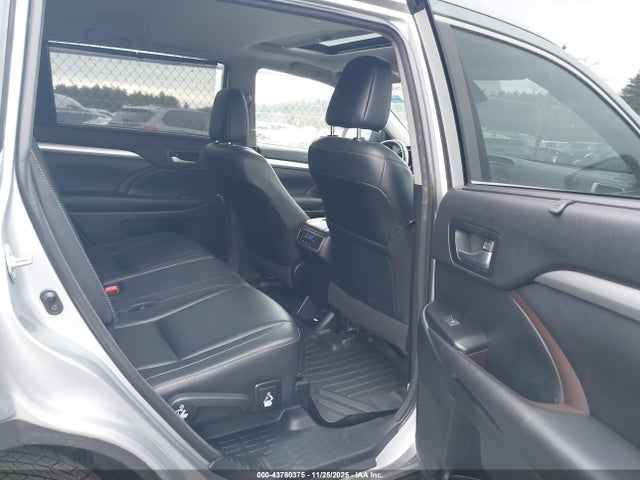 5TDJZRFHXJS539252 Toyota Highlander Xle