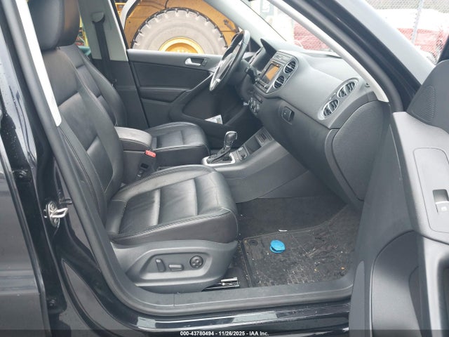 2017 Volkswagen Tiguan 2.0t Sport მანქანა იყიდება აუქციონზე, vin: WVGTV7AX2HW504606, აუქციონის ნომერი: 43780494