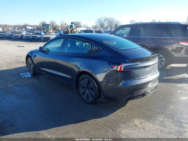 2025 TESLA MODEL 3 5YJ3E1EA4SF062494 Photo 2