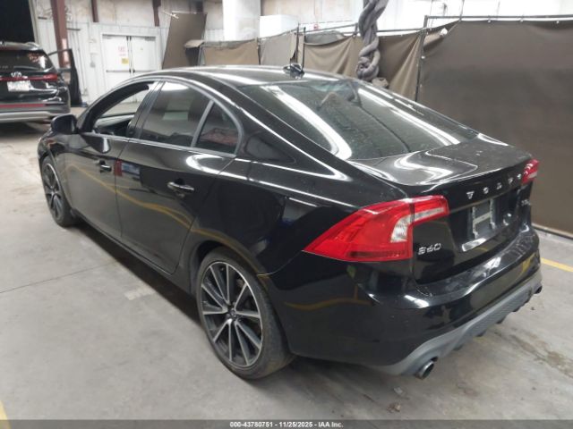 2018 VOLVO S60 YV126MFLXJ2450710 Photo 2