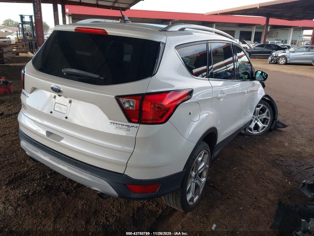 1FMCU0J93KUC27852 Ford Escape Titanium