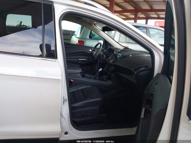1FMCU0J93KUC27852 Ford Escape Titanium