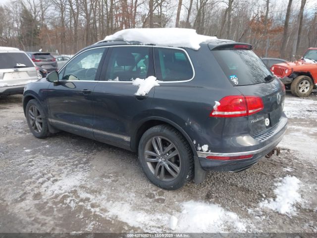 2016 VOLKSWAGEN TOUAREG WVGEF9BP8GD009515 Photo 2