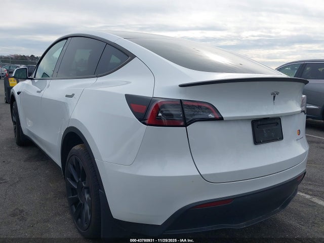 2025 TESLA MODEL Y 7SAYGDEE7SA340812 Photo 2