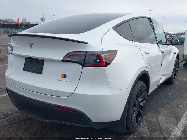 2025 TESLA MODEL Y 7SAYGDEE7SA340812 Photo 3