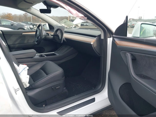 2025 TESLA MODEL Y 7SAYGDEE7SA340812 Photo 4