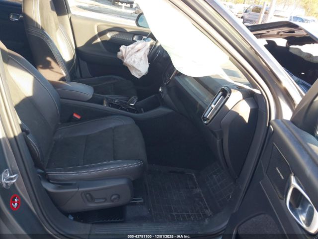 2019 VOLVO XC40 YV4162XZ8K2004241 Photo 4
