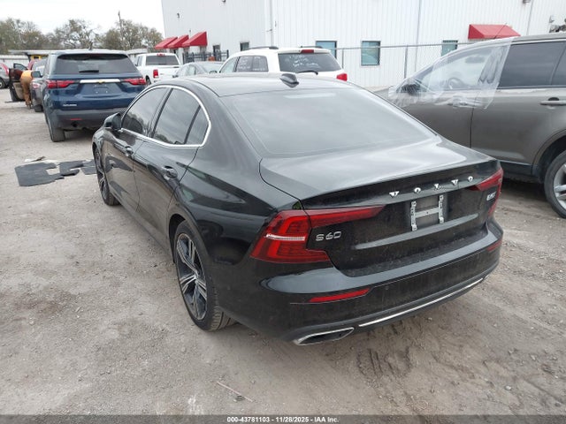 2022 VOLVO S60 7JRL12TLXNG160544 Photo 2