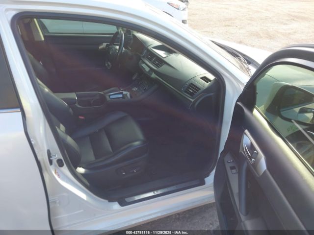 2017 LEXUS CT 200H JTHKD5BH7H2299661 Photo 4