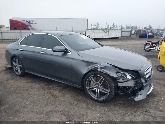 Mercedes-Benz E 300 2018 WDDZF4JB8JA406137 Image 13