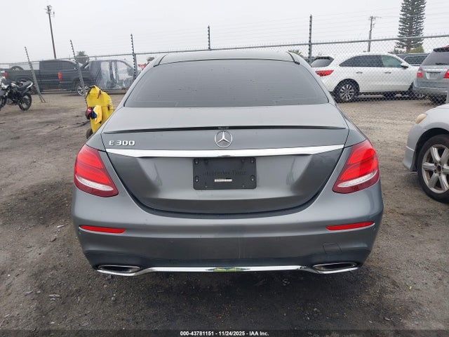 Mercedes-Benz E 300 2018 WDDZF4JB8JA406137 Image 16