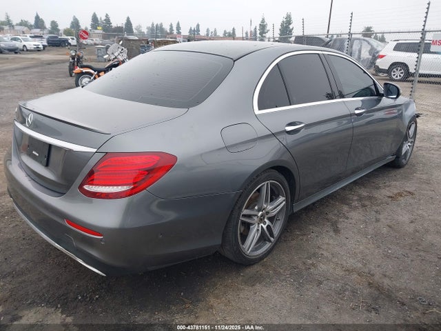 Mercedes-Benz E 300 2018 WDDZF4JB8JA406137 Image 4