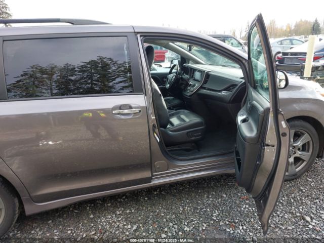 2018 TOYOTA SIENNA 5TDXZ3DC0JS924642 Photo 4