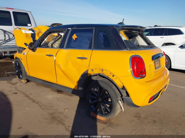2016 MINI HARDTOP WMWXU3C53G2D28717 Photo 2