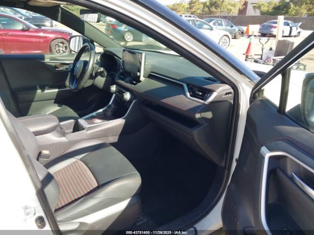 2022 TOYOTA RAV4 PRIME JTMEB3FV0ND107621 Photo 4