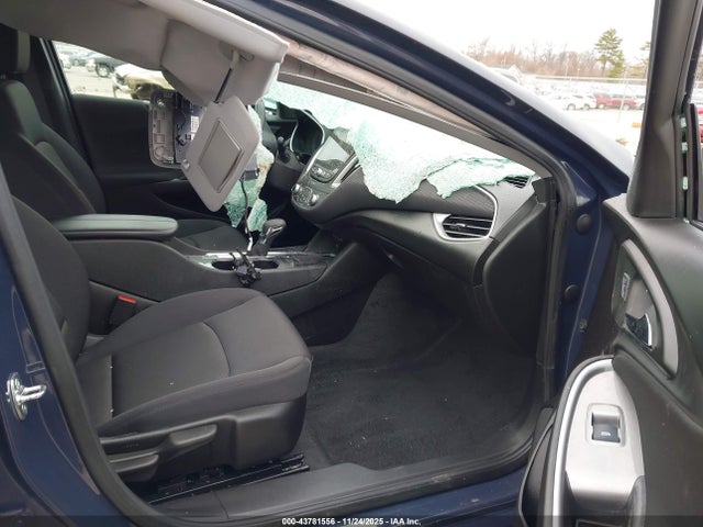 1G1ZD5STXSF139075 Chevrolet Malibu Fwd 1lt