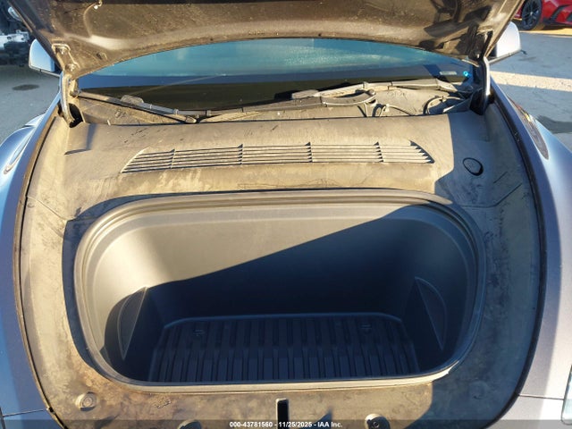 2021 TESLA MODEL Y 5YJYGDEE6MF233902 Photo 9