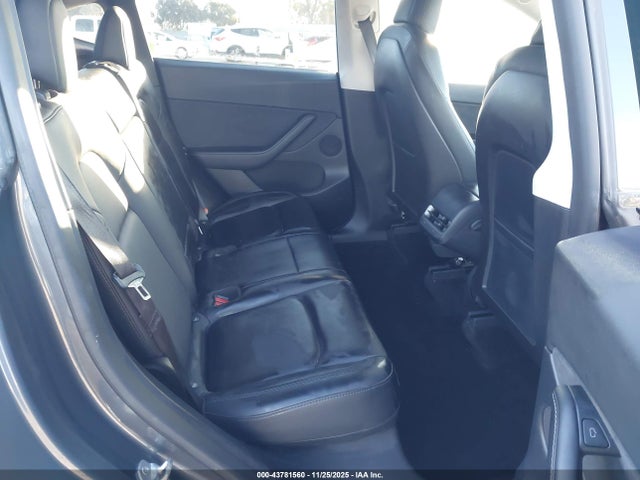 2021 TESLA MODEL Y 5YJYGDEE6MF233902 Photo 7