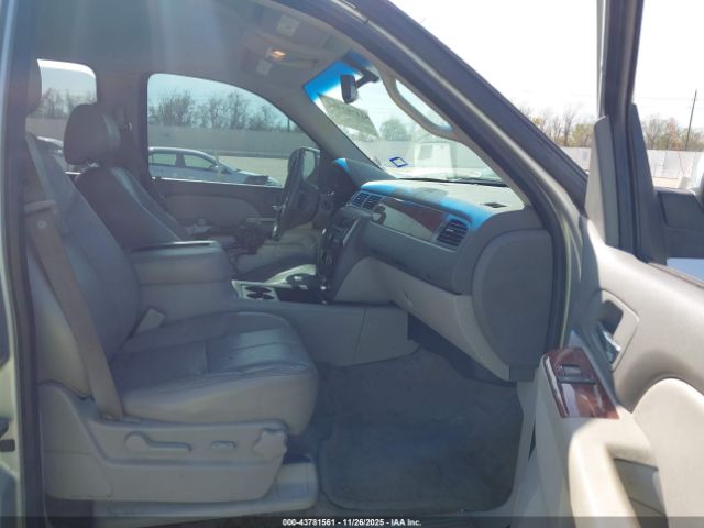 2011 CHEVROLET TAHOE 1GNSKBE05BR377338 Photo 4