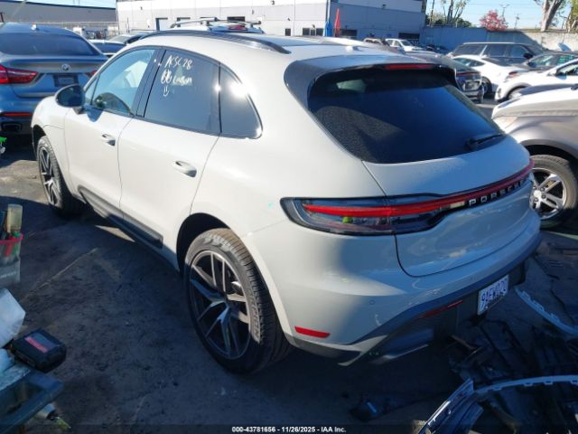 2022 PORSCHE MACAN WP1AA2A54NLB01456 Photo 2