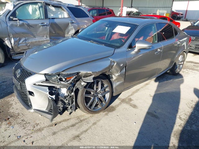 Lexus IS 300 2018 JTHBA1D22J5062302 Image 2