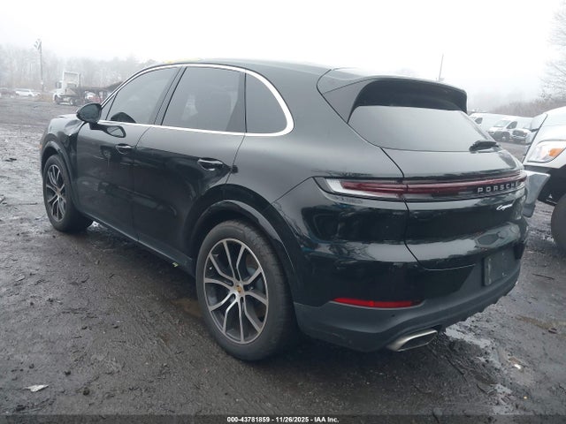 2024 PORSCHE CAYENNE WP1AA2AY7RDA01345 Photo 2