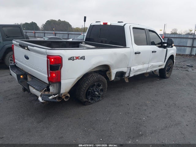 43781912 :رقم المزاد ، 1FT8W2BT8REF05577 vin ، 2024 Ford F-250 Xl مزاد بيع