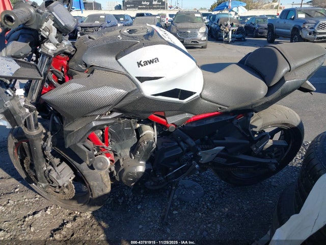 Kawasaki Z650 2022 ML5EREK16NDA58500 Image 13