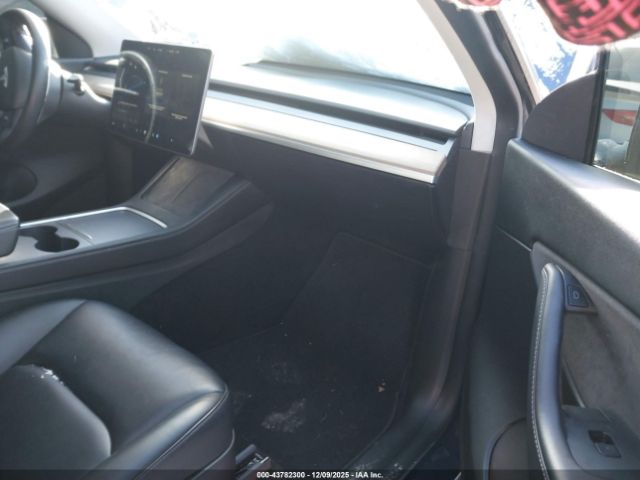 2021 TESLA MODEL Y 5YJYGDEE1MF199559 Photo 4