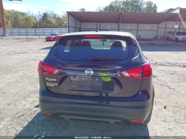 JN1BJ1CP0JW105336 Nissan Rogue Sport S