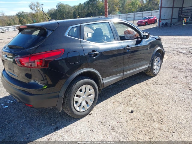 JN1BJ1CP0JW105336 Nissan Rogue Sport S
