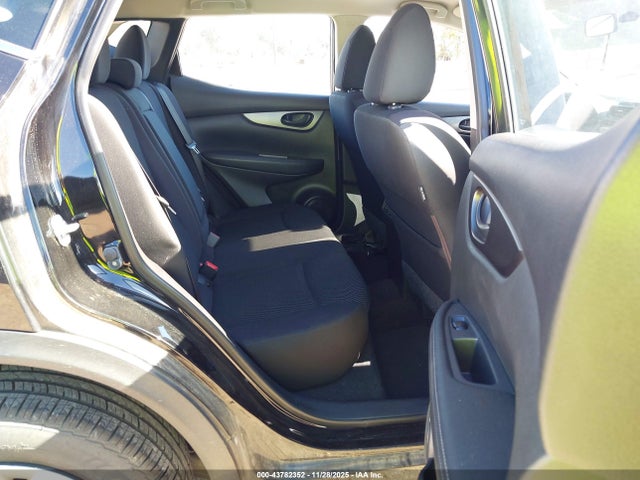 JN1BJ1CP0JW105336 Nissan Rogue Sport S