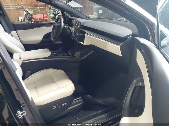 2024 TESLA MODEL X 7SAXCBE66RF460974 Photo 4