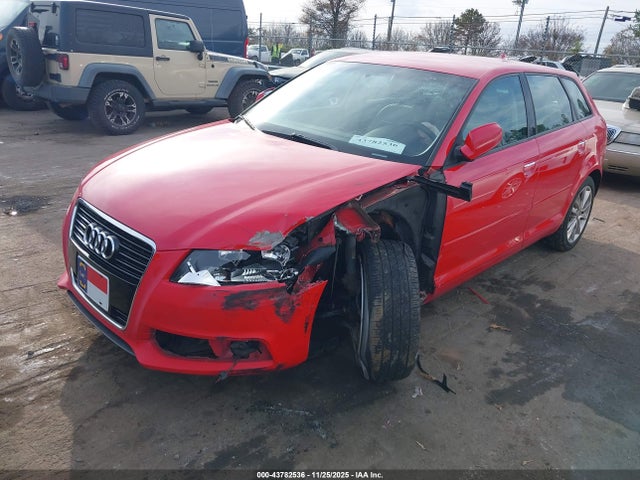 2013 AUDI A3 WAUBJAFMXDA025135 Photo 1
