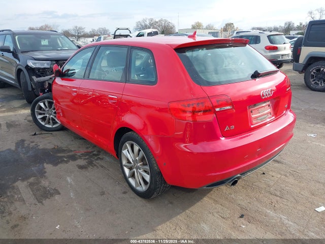 2013 AUDI A3 WAUBJAFMXDA025135 Photo 2
