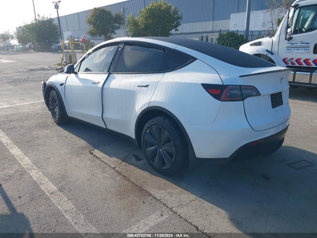 2023 TESLA MODEL Y 7SAYGDEE7PF625553 Photo 2