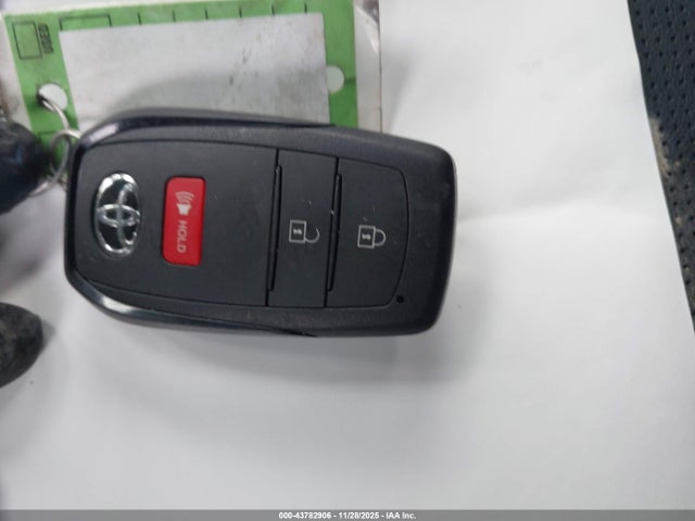 Toyota Prius Xle Awd-e 2025 JTDADABU6S3029809 Image 11