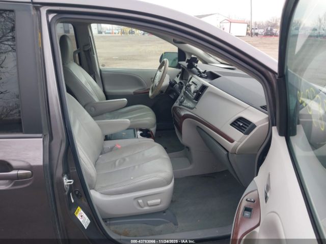 2014 TOYOTA SIENNA 5TDYK3DC4ES444473 Photo 4