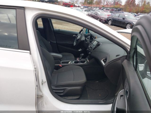 2017 CHEVROLET CRUZE 1G1BE5SMXH7253636 Photo 4